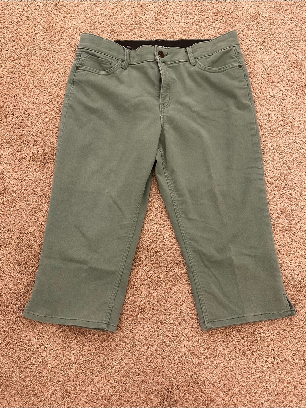 Liz Claiborne Cropped Capri Pants in Olive